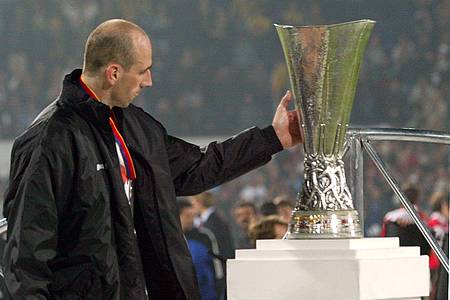 Musste sich 2002 mit Borussia Dortmund im Endspiel Feyenoord Rotterdam geschlagen geben Jan Koller.