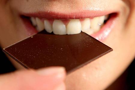 Forscher halten die Vorliebe für fett- und zuckerreiche Lebensmittel für erlernt. Demnach werden im Gehirn neue Verbindungen geknüpft, welche sich nicht so schnell wieder auflösen.