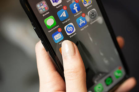 Verschiedene Apps auf einem Smartphone