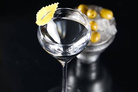 Der Gin Martini ist die kräftigere Variante. Er enthält mehr Gin als Wermut.