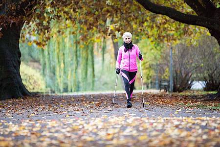 Bewegung kann geistig fithalten - und helfen, das Alzheimer-Risiko zu senken.
