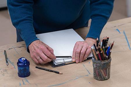 Bleistiftzeichnungen eignen sich für einen Einstieg in die Kunsttherapie gut. Denn: Ein Bleistiftstrich lässt sich besser kontrollieren als bunte Farben, die ineinander verlaufen.