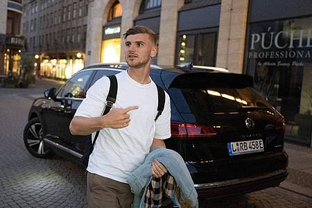 Fußball-Nationalspieler Timo Werner kommt am Steigenberger Hotel in Leipzig an.