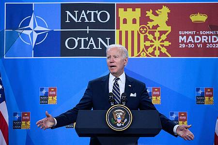 US-Präsident Joe Biden äußert sich bei einer Pressekonferenz zum Abschluss des Nato-Gipfels in Madrid.
