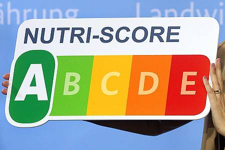 Der Nutri-Score gibt Hinweise, wie gesund die Zusammensetzung eines Lebensmittels ist. Lebensmittel aus unterschiedlichen Produktgruppen wie Müsli oder Tiefkühlpizza lassen sich damit aber nicht vergleichen.