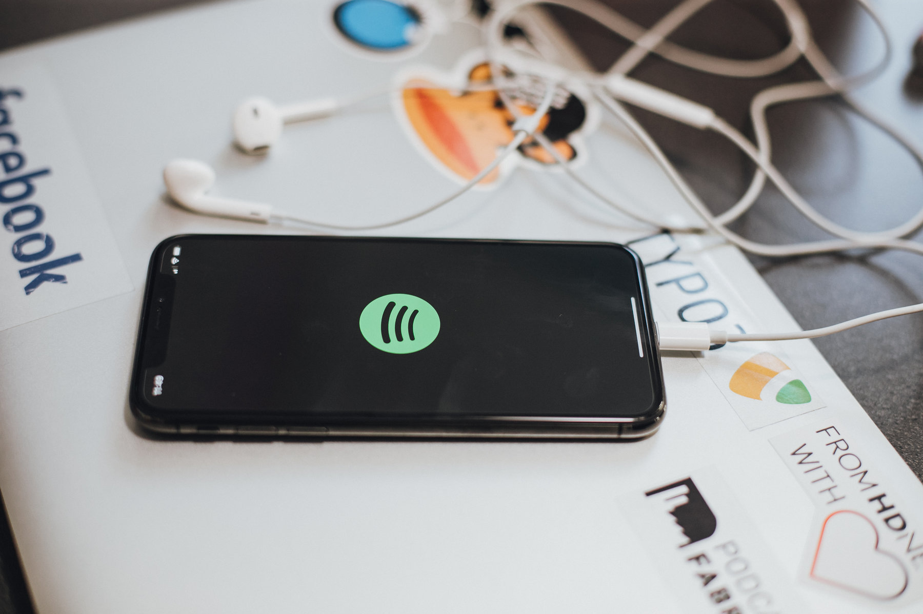 Spotify-App auf dem Smartphone geöffnet