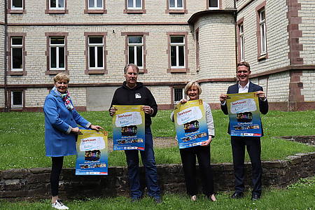 v. l. Marion Matuszek (Stadt Beckum), Ludger Bals (Kulturinitiative Filou e. V.), Cornelia Baumann (Fachbereich Bildung und Kultur) und Jürgen Wenning (Sparkasse Beckum-Wadersloh).