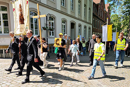 Die ankommenden Pilgerinnen und Pilger. (Bild: Bistum Münster)